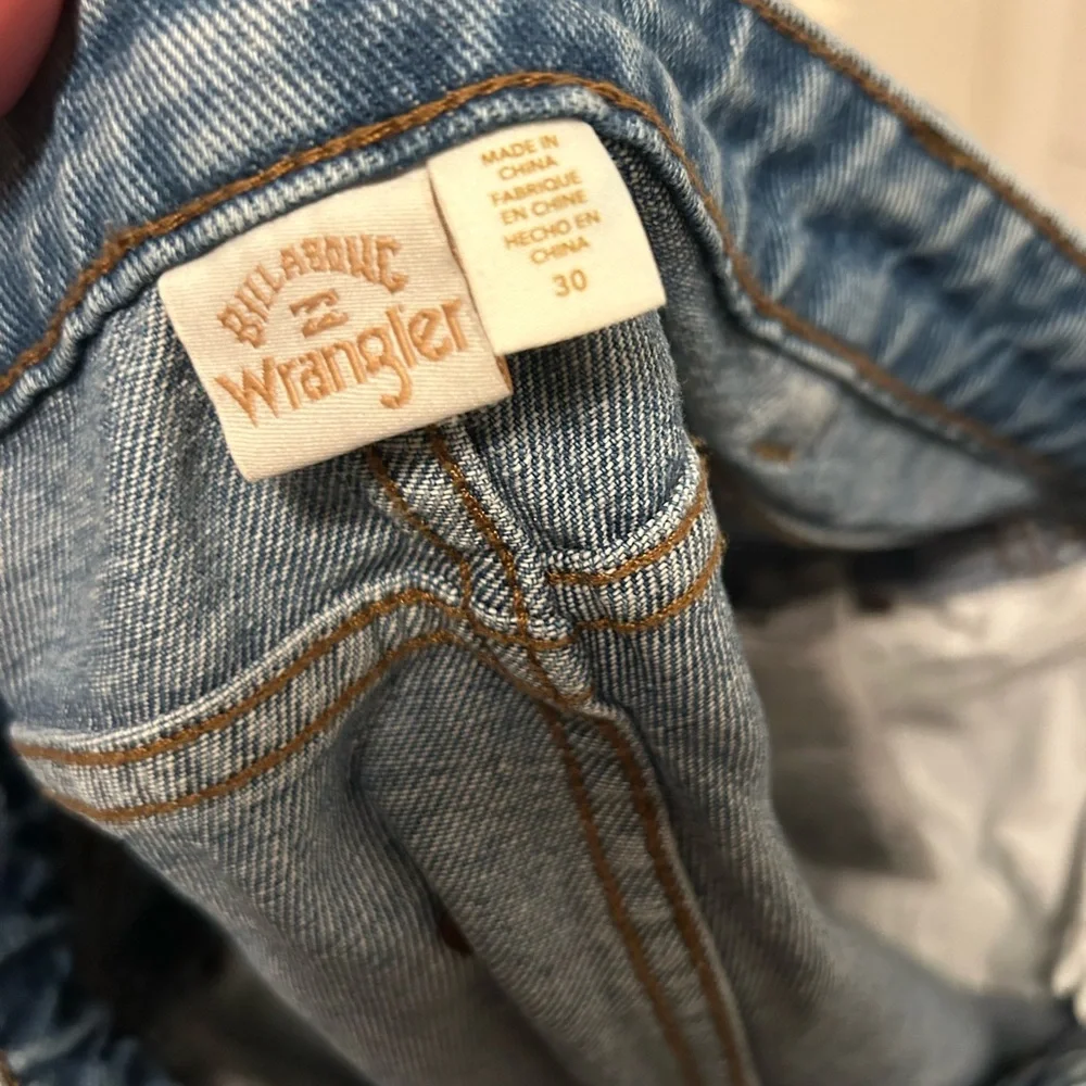 Billabong xWrangler denim shorts with patches - Picture 4 of 7